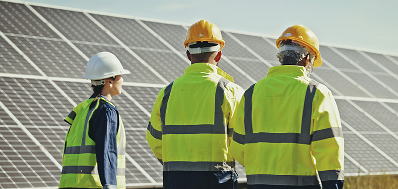 operarios-placas-solares